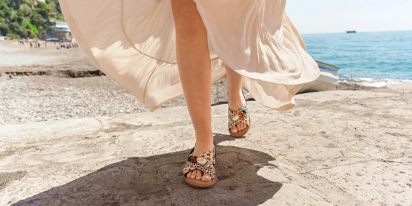 Sandalen voor vakantie kiezen voor strand, stad en avond